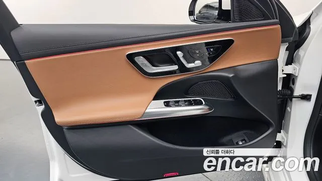 Mercedes-Benz E-Class — Фото автомобиля 24