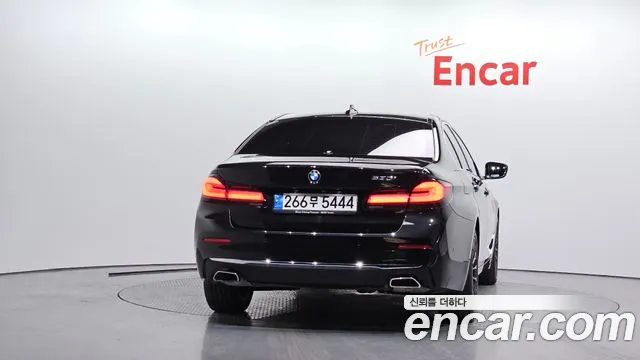 BMW 5-Series — Фото автомобиля 4