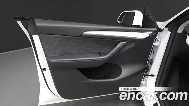 Tesla Model Y — Фото автомобиля 24