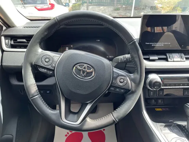 Toyota RAV4 — Фото автомобиля 11