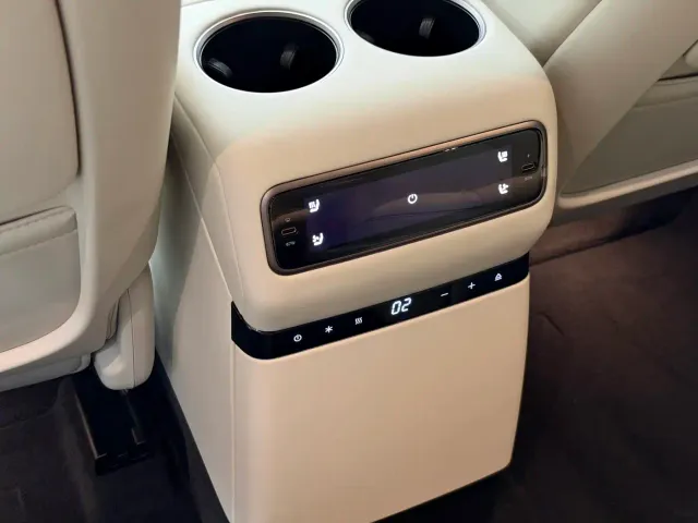 Li Auto i8 — Фото автомобиля 11