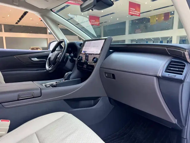 Toyota Vellfire — Фото автомобиля 18