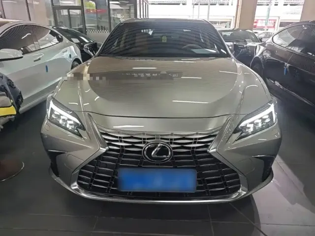 Lexus ES — Фото автомобиля 2