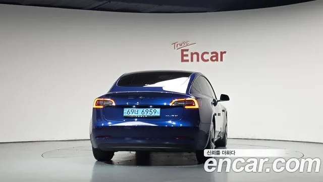 Tesla Model 3 — Фото автомобиля 4
