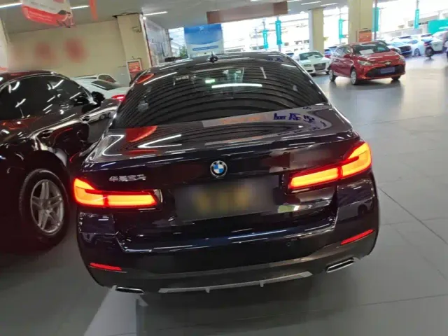 BMW 5 Series — Фото автомобиля 5