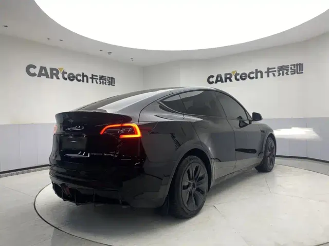 Tesla Model Y — Фото автомобиля 5