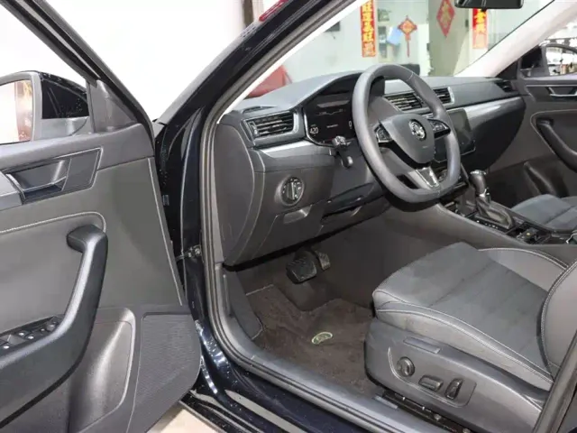 Skoda Superb — Фото автомобиля 9
