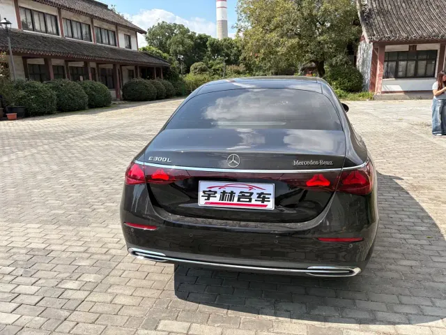 Mercedes-Benz E-Class — Фото автомобиля 7