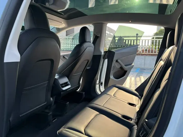 Tesla Model Y — Фото автомобиля 7