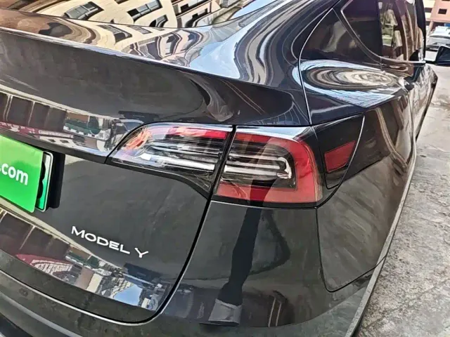 Tesla Model Y — Фото автомобиля 7