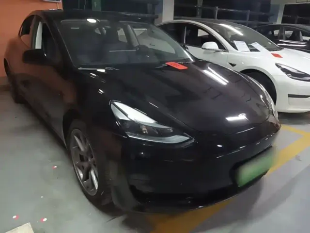 Tesla Model 3 — Фото автомобиля 3