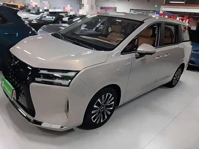 Фотография автомобиля — Wuling Starlight 730