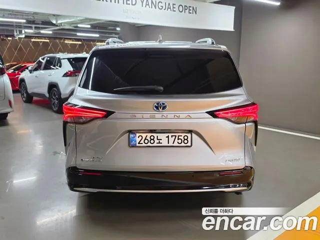 Toyota Sienna — Фото автомобиля 4