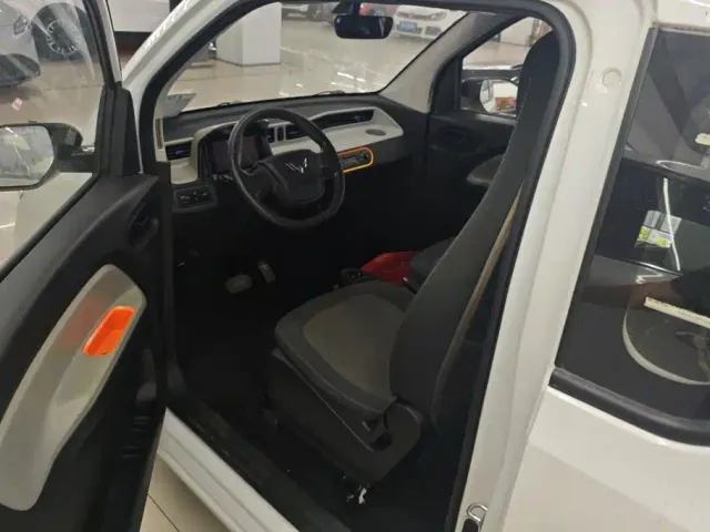 Wuling Hongguang Mini EV — Фото автомобиля 11
