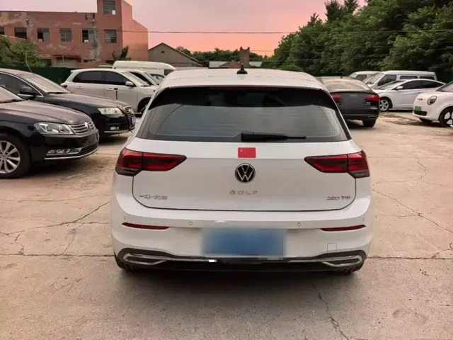 Volkswagen Golf — Фото автомобиля 11