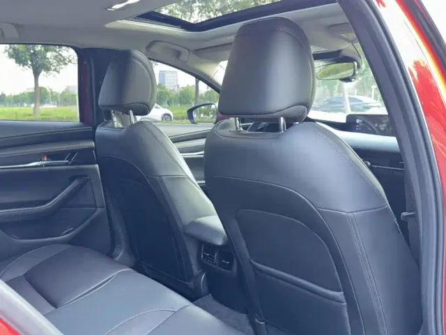 Mazda Axela — Фото автомобиля 18