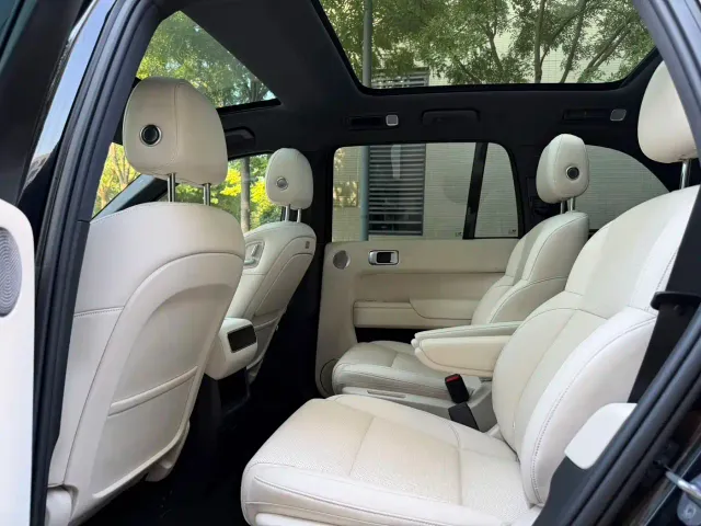 Li Auto L8 — Фото автомобиля 8