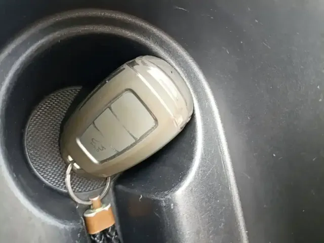 Hyundai Elantra 2022 1.5L CVT LUX Premium Edition — Фото автомобиля 8
