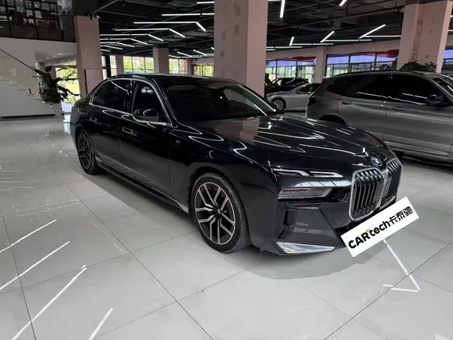 BMW 7 Series — Фото автомобиля 8