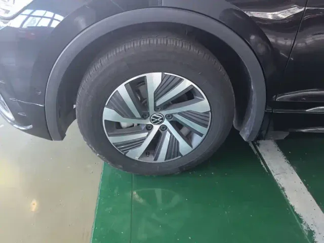 Volkswagen Tiguan L PHEV — Фото автомобиля 22
