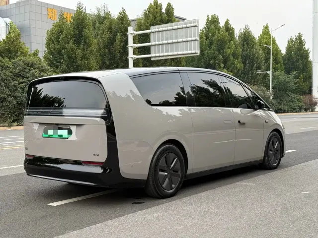 Li Auto MEGA — Фото автомобиля 4