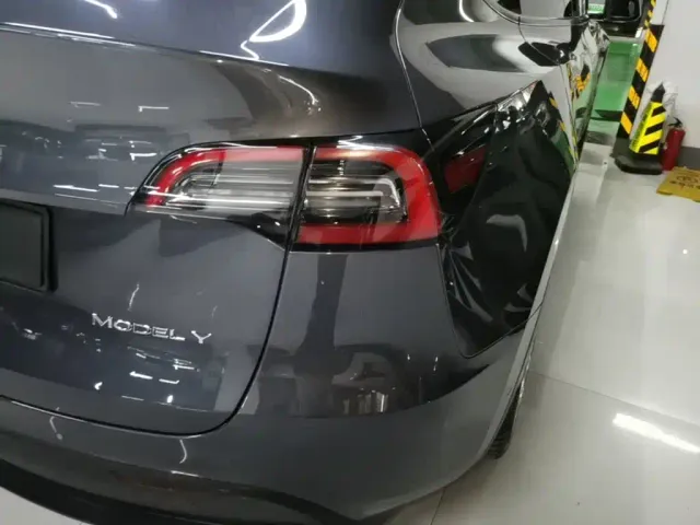 Tesla Model Y — Фото автомобиля 7