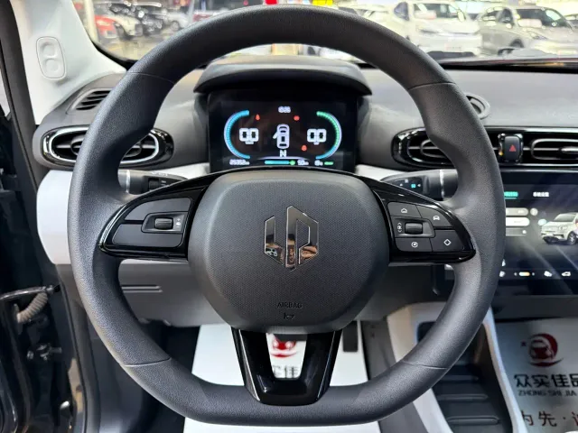 Leapmotor T03 — Фото автомобиля 10