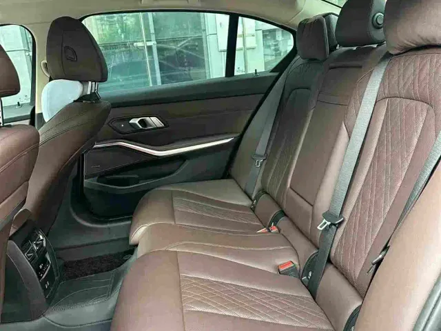 BMW 3 Series — Фото автомобиля 10