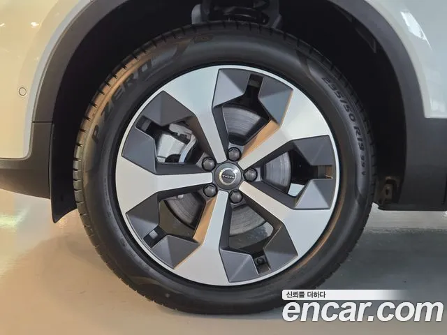 Вольво XC40 — Фото автомобиля 5