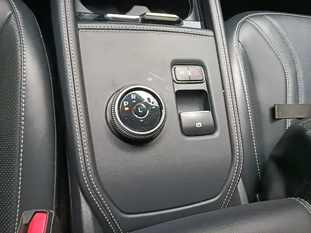Ford Mustang Mach-E — Фото автомобиля 13