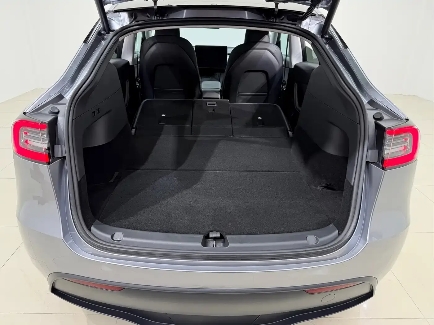 Tesla Model Y 2024 Rear-Wheel Drive Version — Фото автомобиля 14