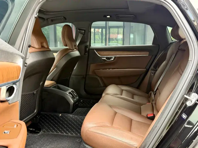 Volvo S90 — Фото автомобиля 17