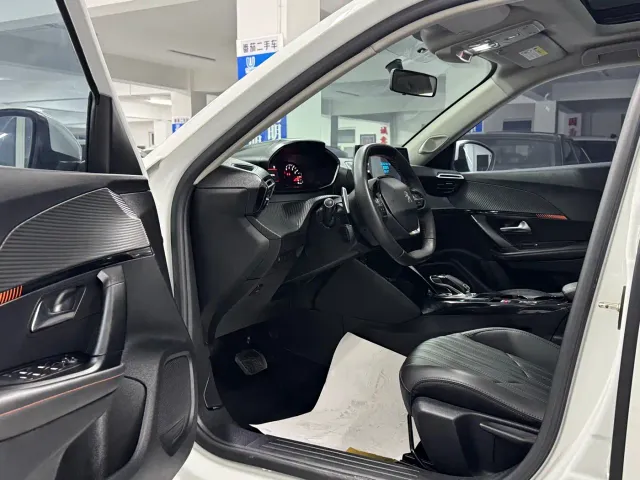 Peugeot 2008 — Фото автомобиля 4