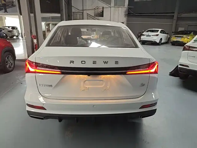 Roewe i5 — Фото автомобиля 5