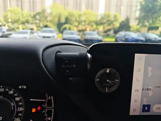 Lexus ES — Фото автомобиля 13