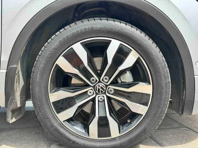 Volkswagen Tiguan L — Фото автомобиля 29