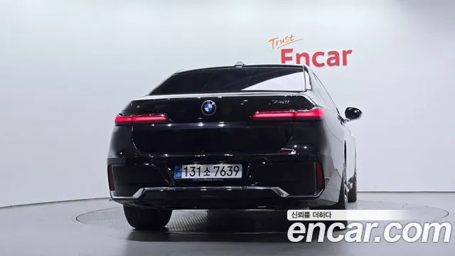 BMW 7-Series 7 серия (G70) 740i xDrive M Sport — Фото автомобиля 2
