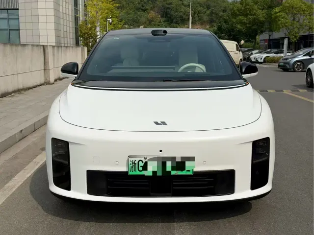 Li Auto i6 — Фото автомобиля 3
