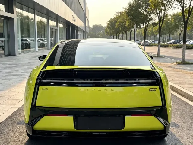 Xpeng P7 — Фото автомобиля 10