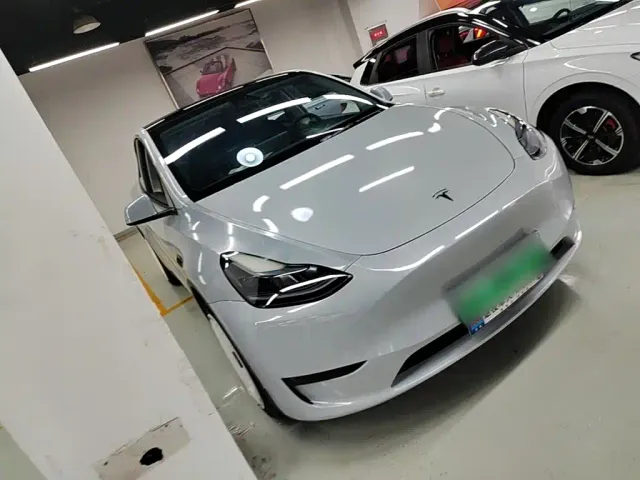 Tesla Model Y — Фото автомобиля 3
