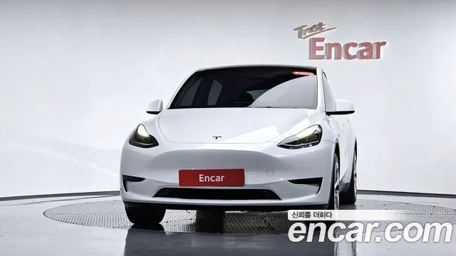 Tesla Model Y — Фото автомобиля 3