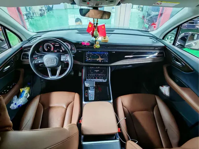 Audi Q7 — Фото автомобиля 4