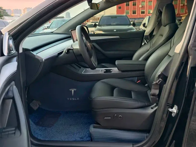 Tesla Model Y — Фото автомобиля 10