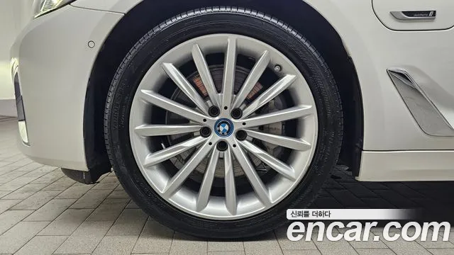BMW 5-Series 5 серия (G30) — Фото автомобиля 4