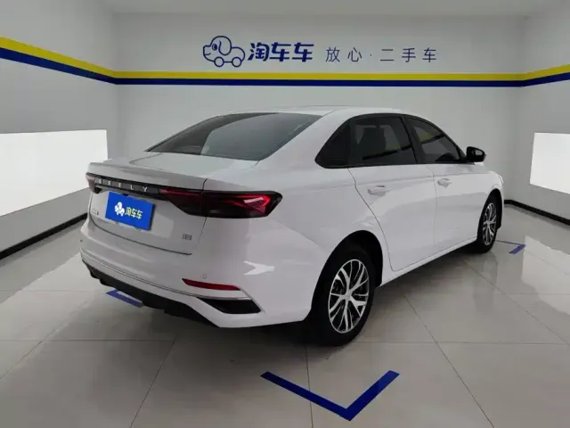 Geely Emgrand — Фото автомобиля 3