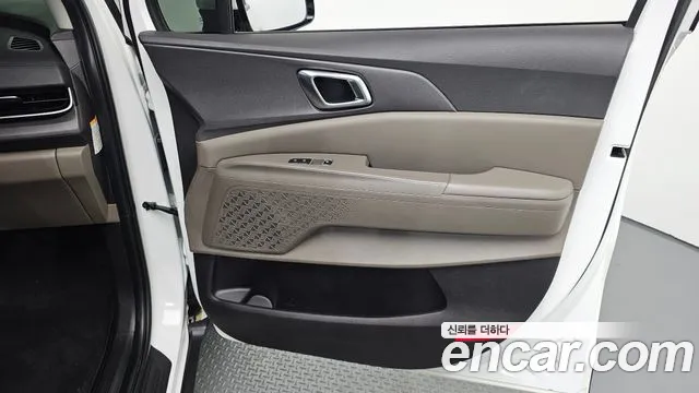 Kia Carnival Generation 4 — Фото автомобиля 14