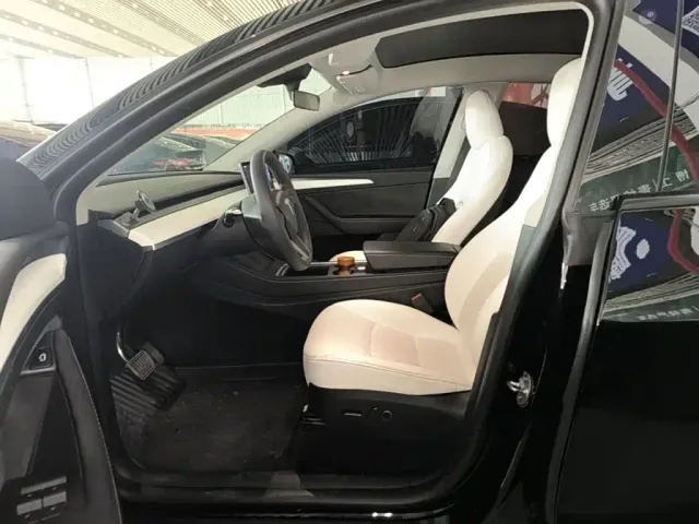 Tesla Model Y — Фото автомобиля 15