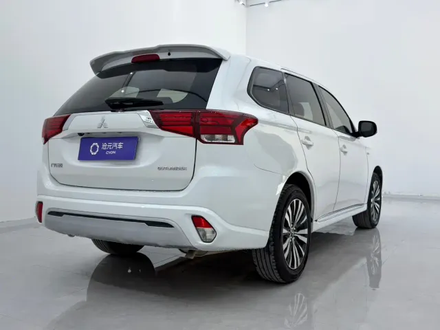 Mitsubishi Outlander — Фото автомобиля 6