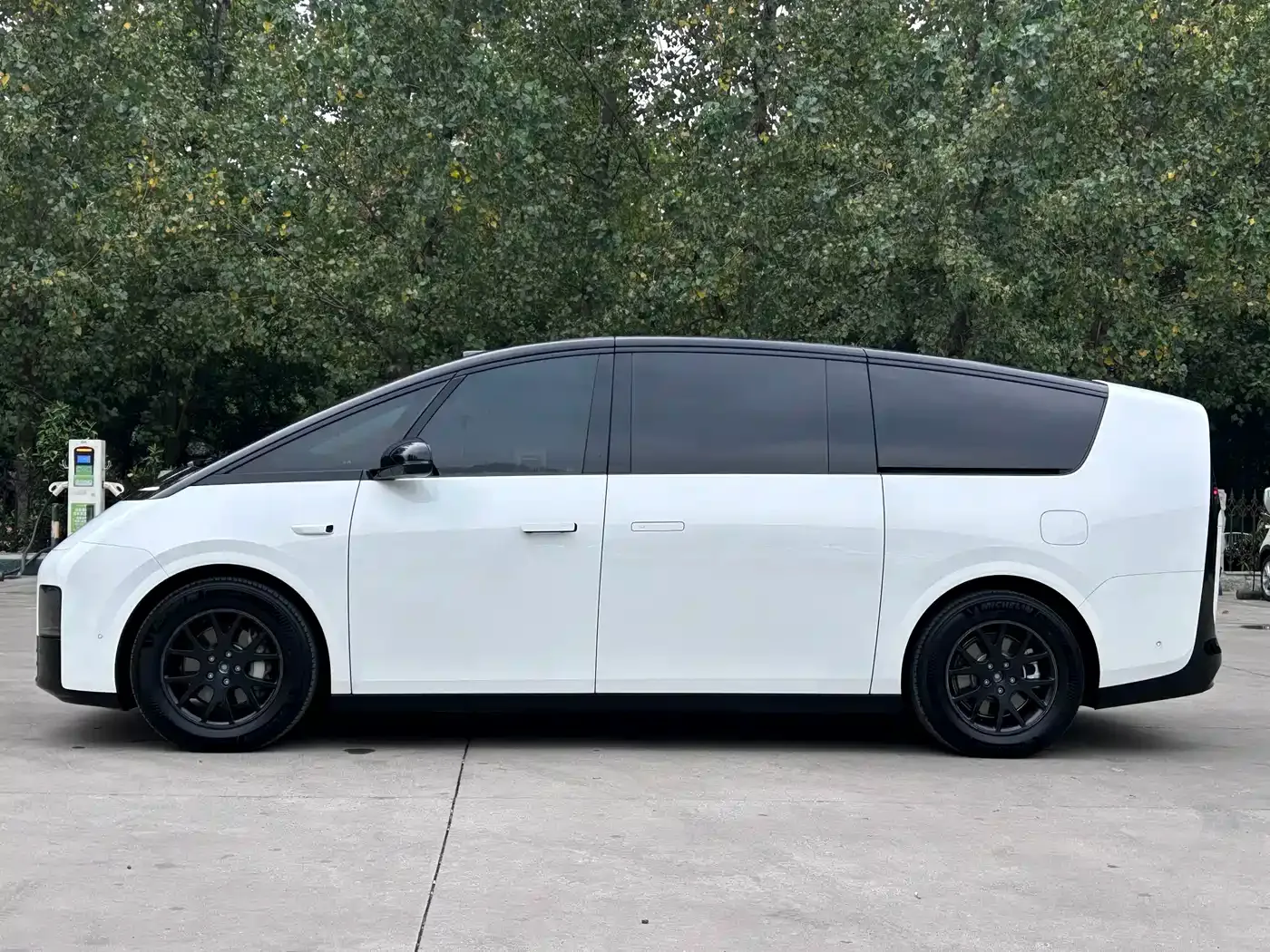 Li Auto Li Auto MEGA 2025 Model Home Family Special Edition — Фото автомобиля 7