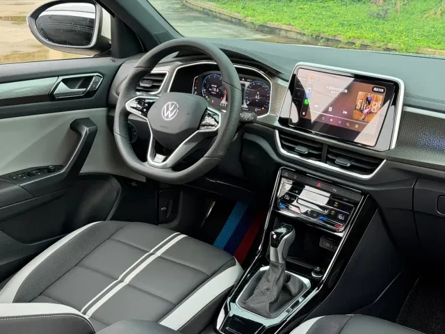 Volkswagen T-Roc — Фото автомобиля 9